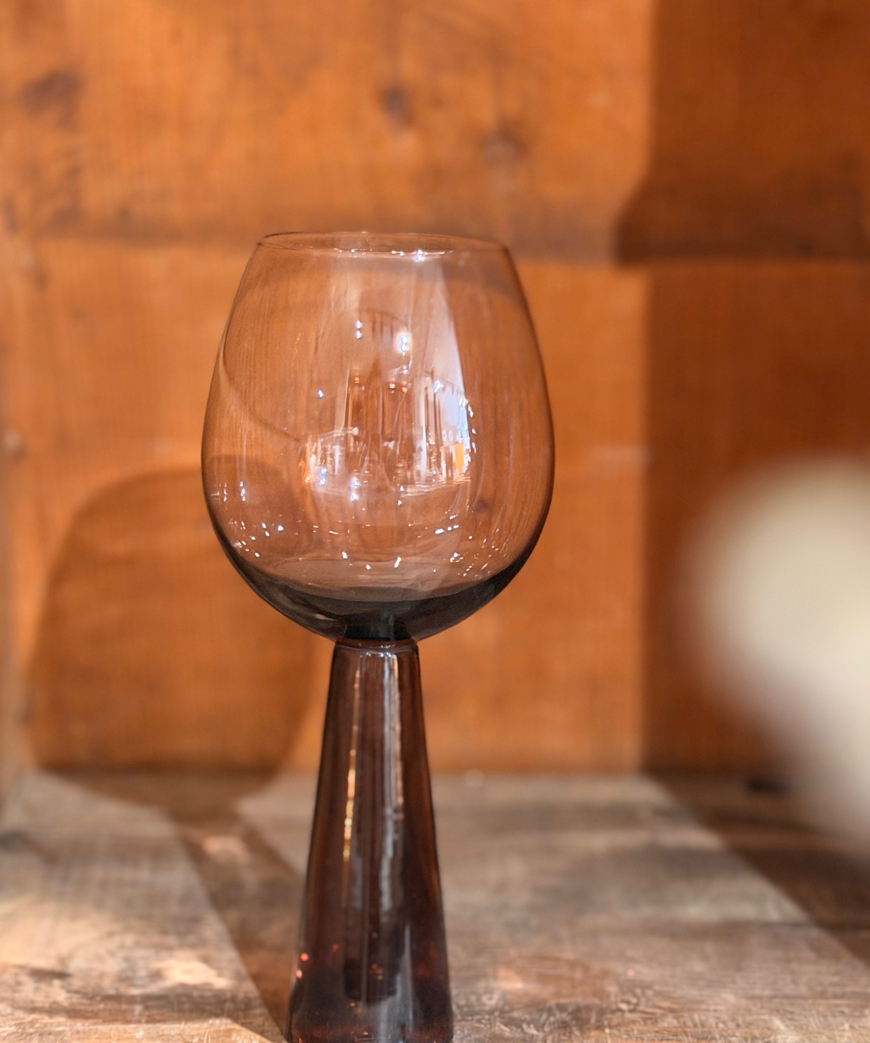 The James Wine glass